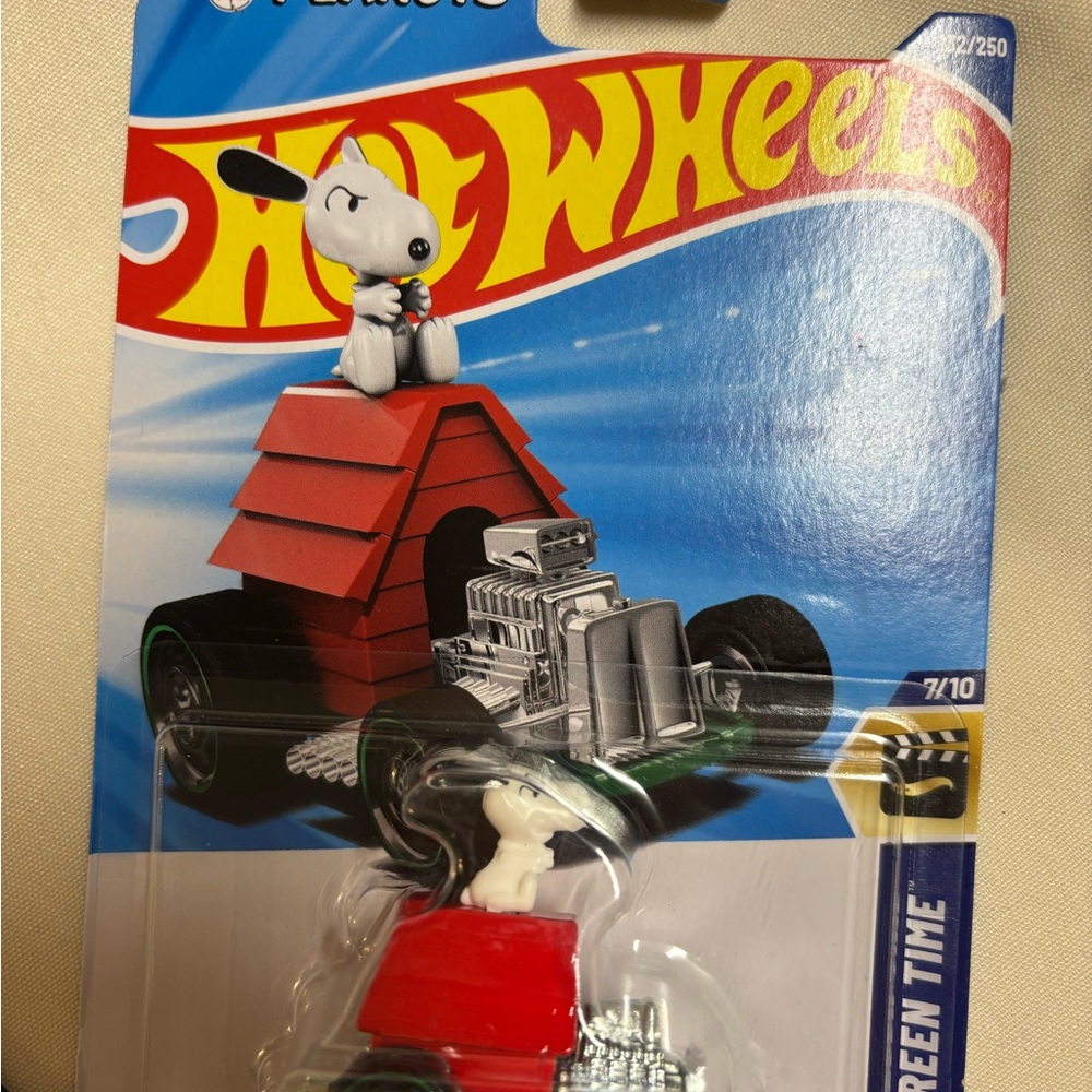 Sold Hot Wheels Snoopy Doghouse Car